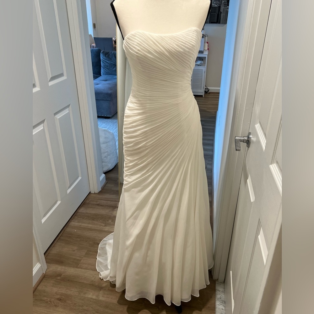 David’s Bridal Wedding Gown – Elegant Strapless White Mermaid Dress Size 2 $980